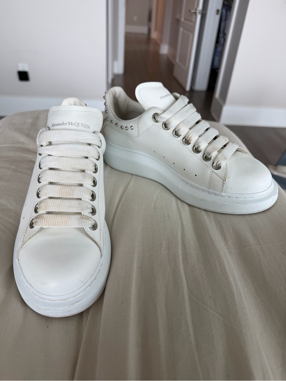 Alexander McQUEEN White Leather women’s studded sneakers